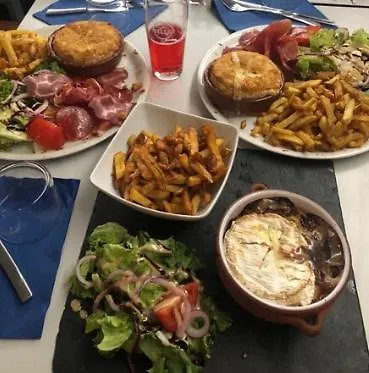 Cosy, Proche Du Port, Se Fait A Pied *
